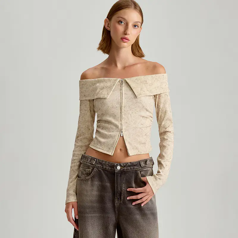 Blusa corta a maniche lunghe