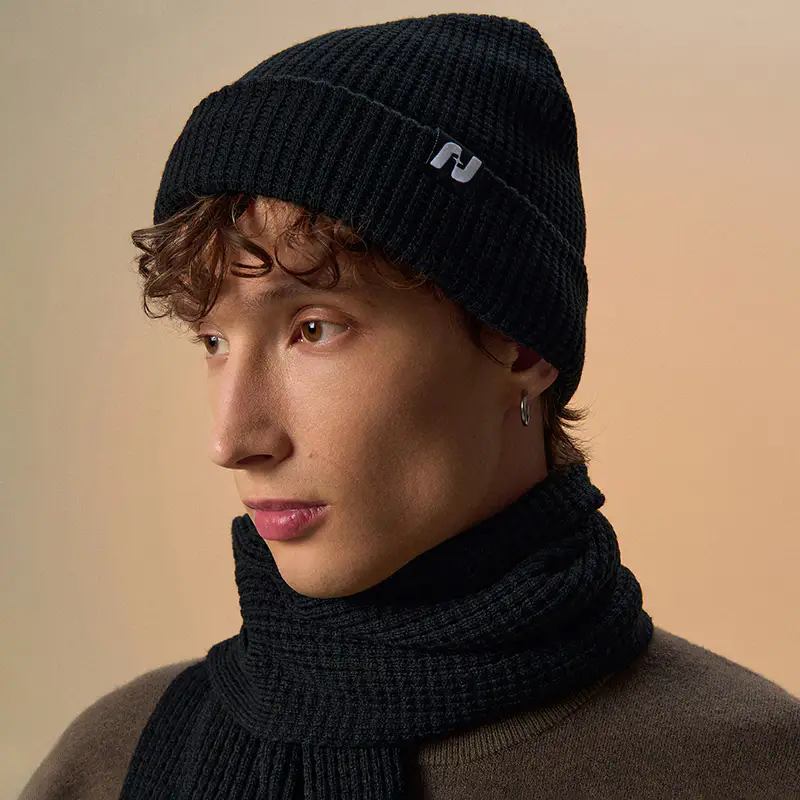 Cappello beanie con toppa