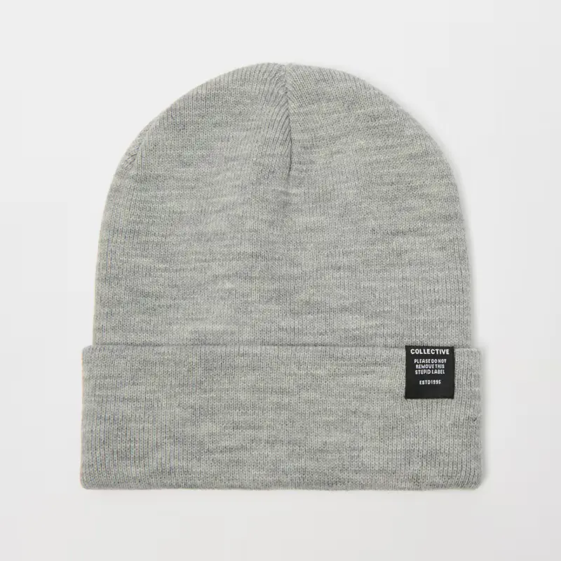 Cappello beanie con toppa