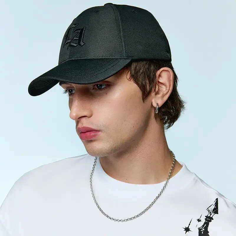 Cappello con visiera