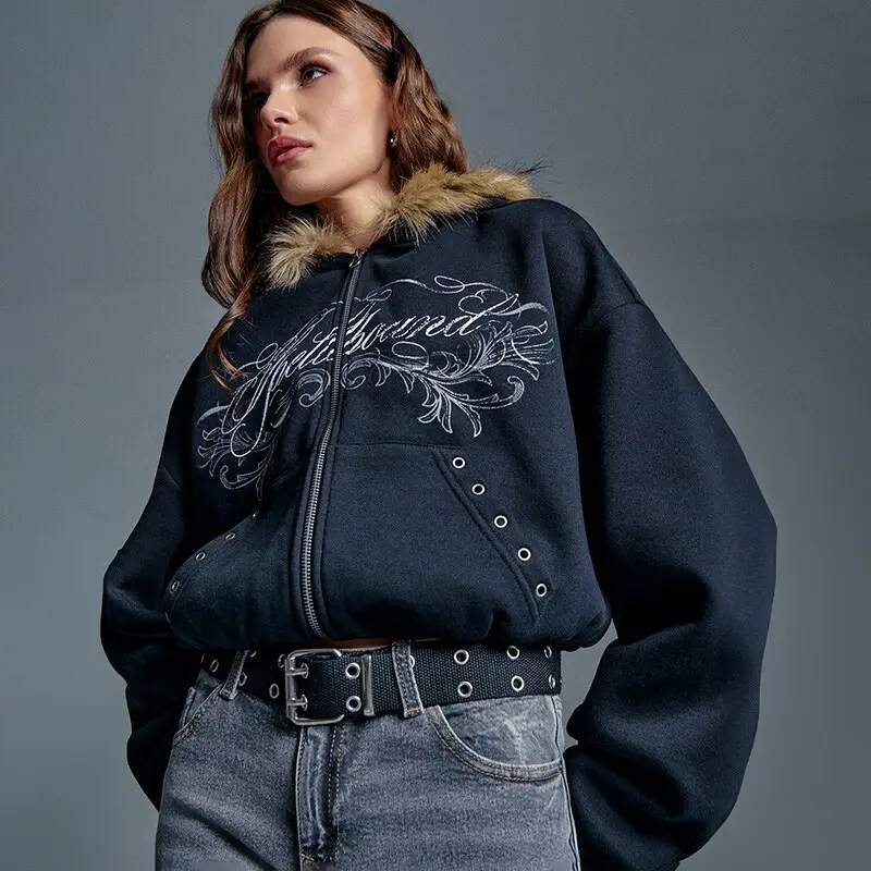 Cintura con occhielli in metallo