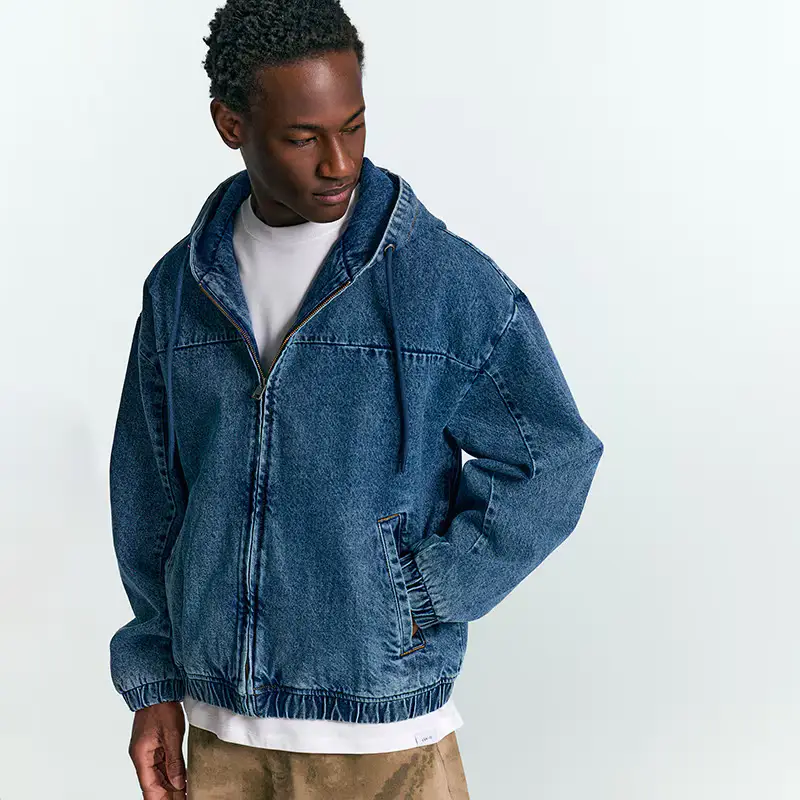 Giacca in jeans con cappuccio