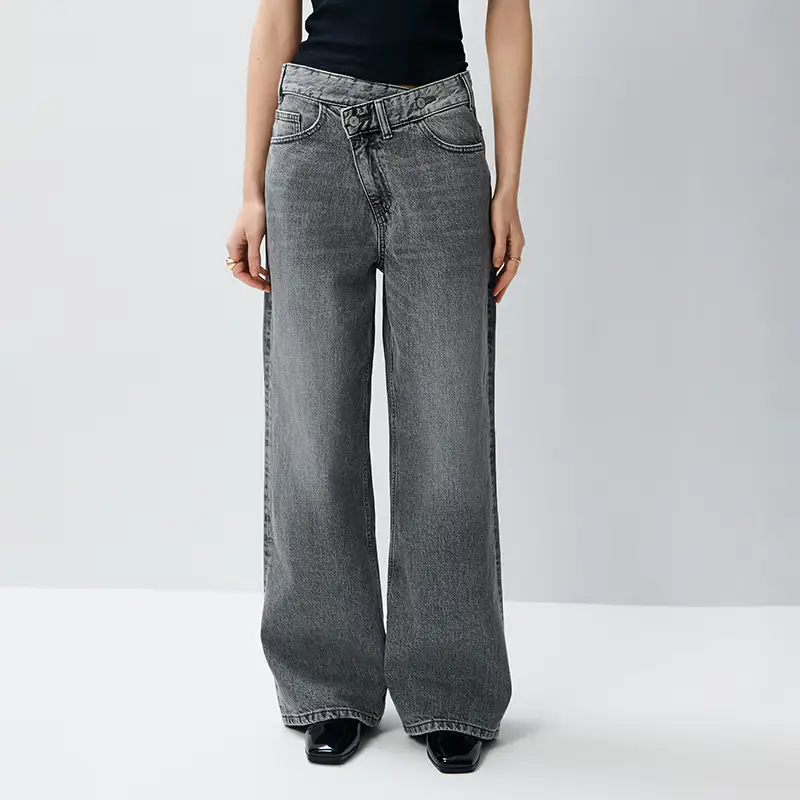 Jeans a gamba larga a vita bassa