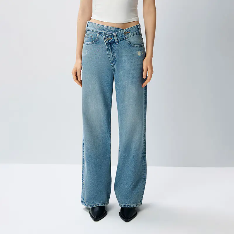 Jeans a gamba larga a vita bassa