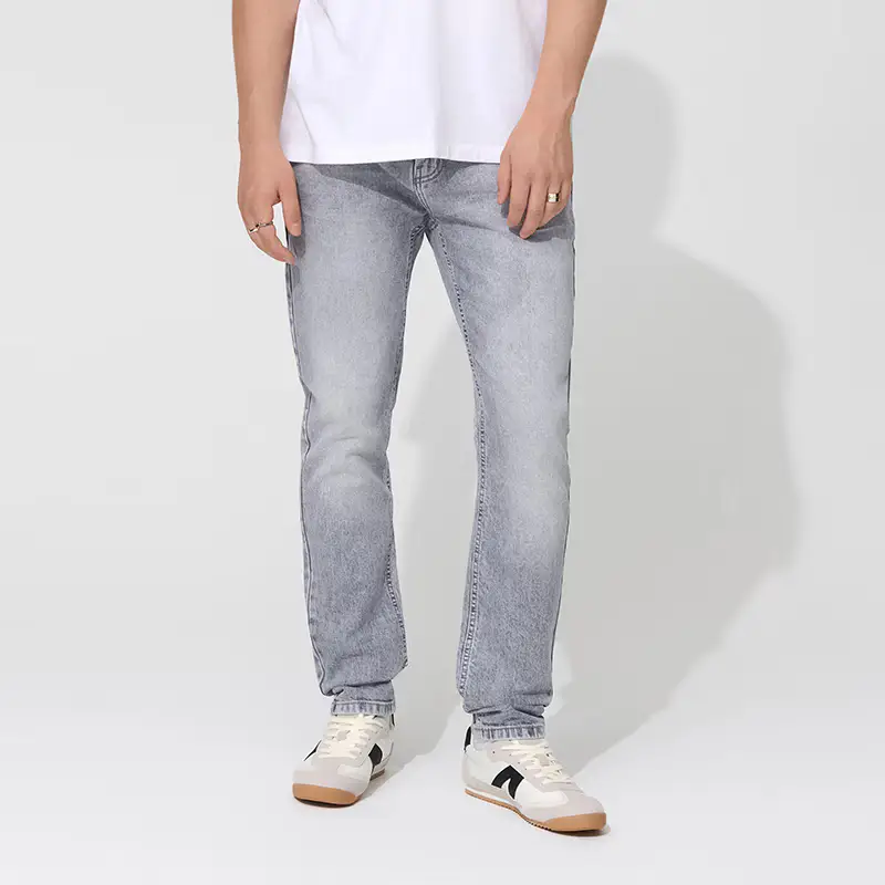 Jeans slim fit con effetto sbiadito