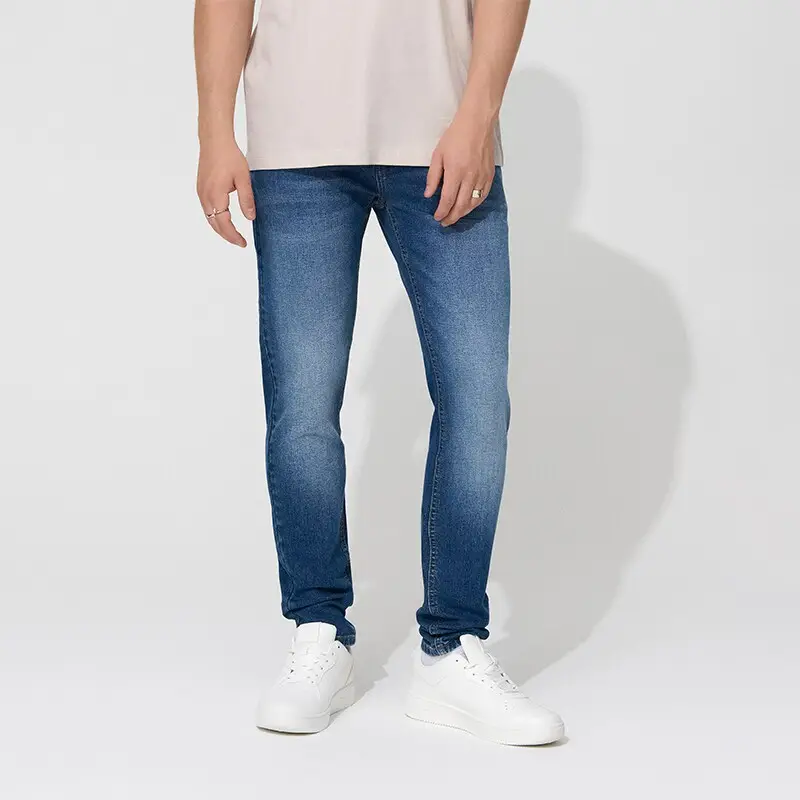 Jeans slim fit con effetto sbiadito