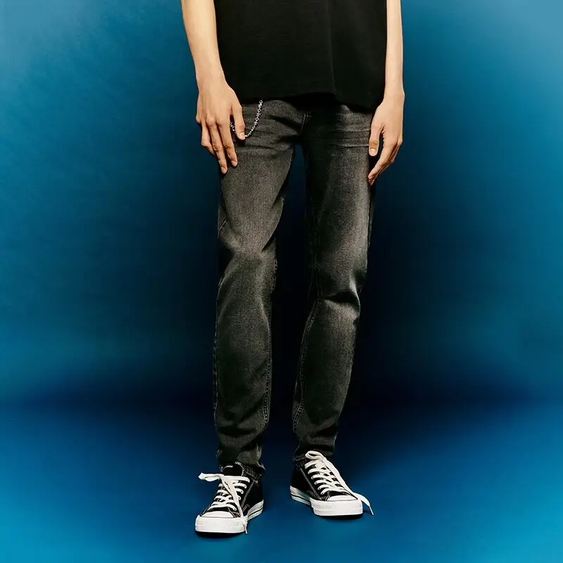 Jeans slim fit con effetto sbiadito