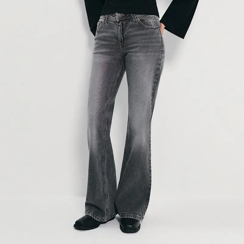 Jeans svasati a vita bassa