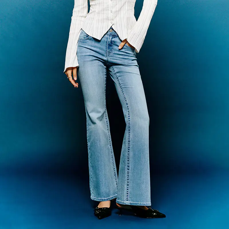 Jeans svasati a vita bassa