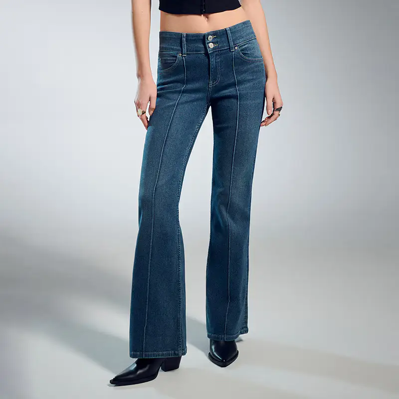 Jeans svasati a vita bassa