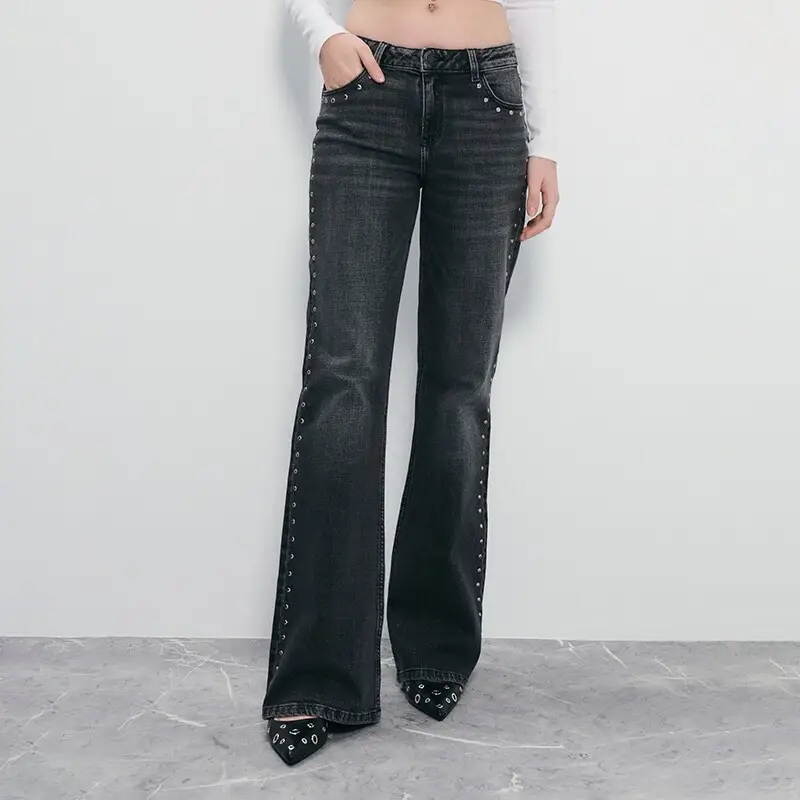 Jeans svasati a vita bassa