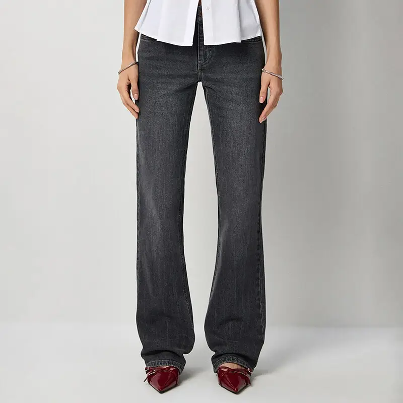 Jeans svasati a vita bassa