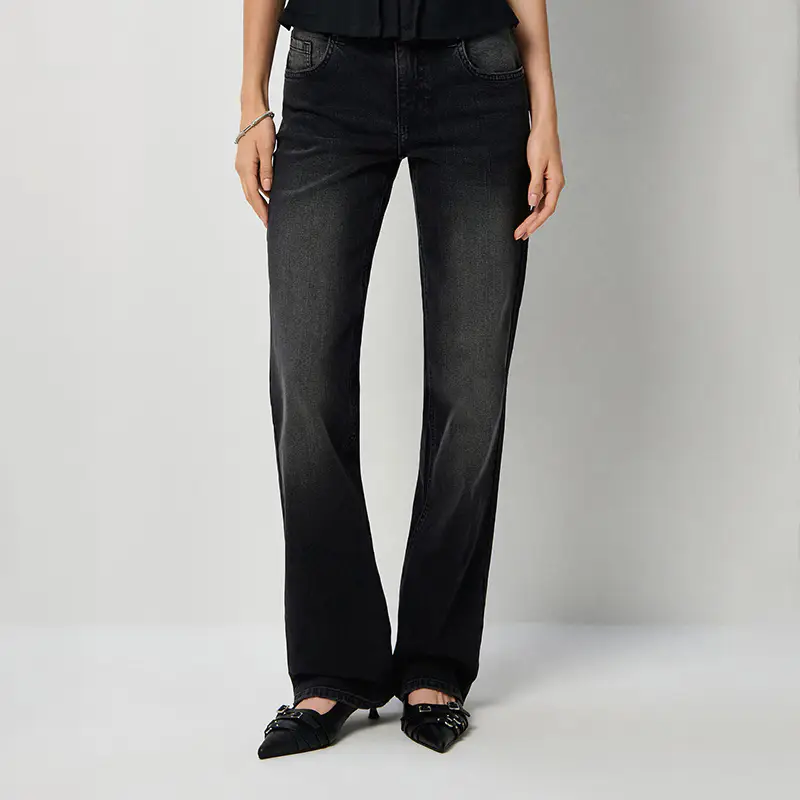 Jeans svasati a vita bassa