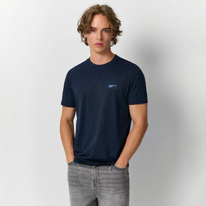 Maglietta con applicazione