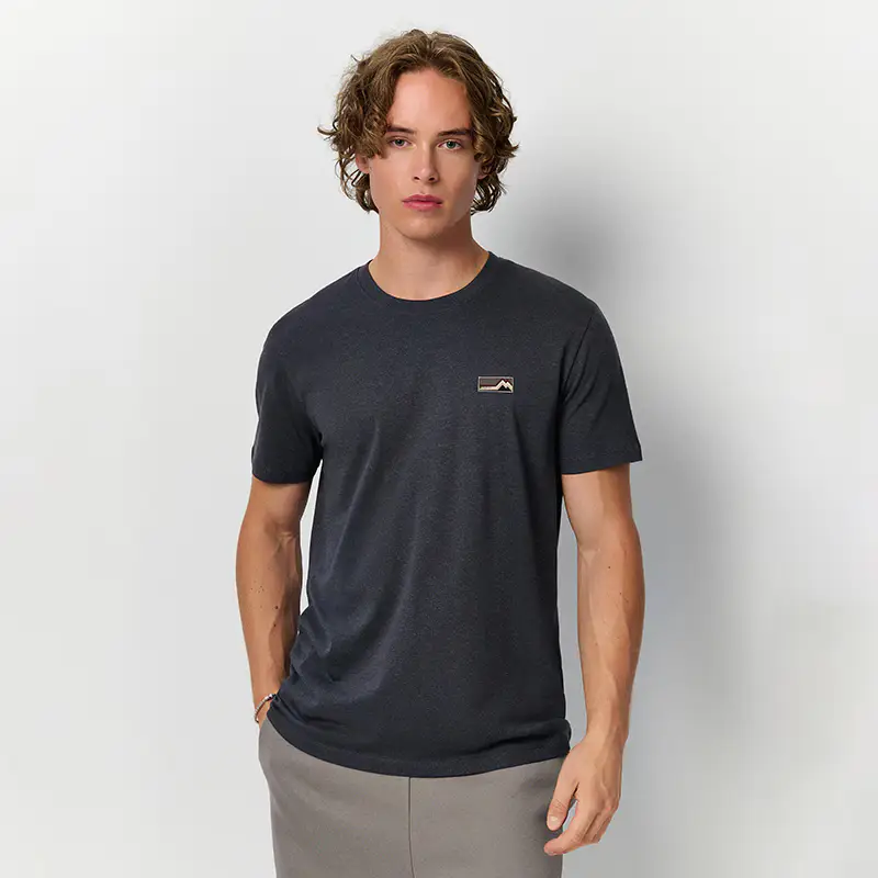 Maglietta con applicazione