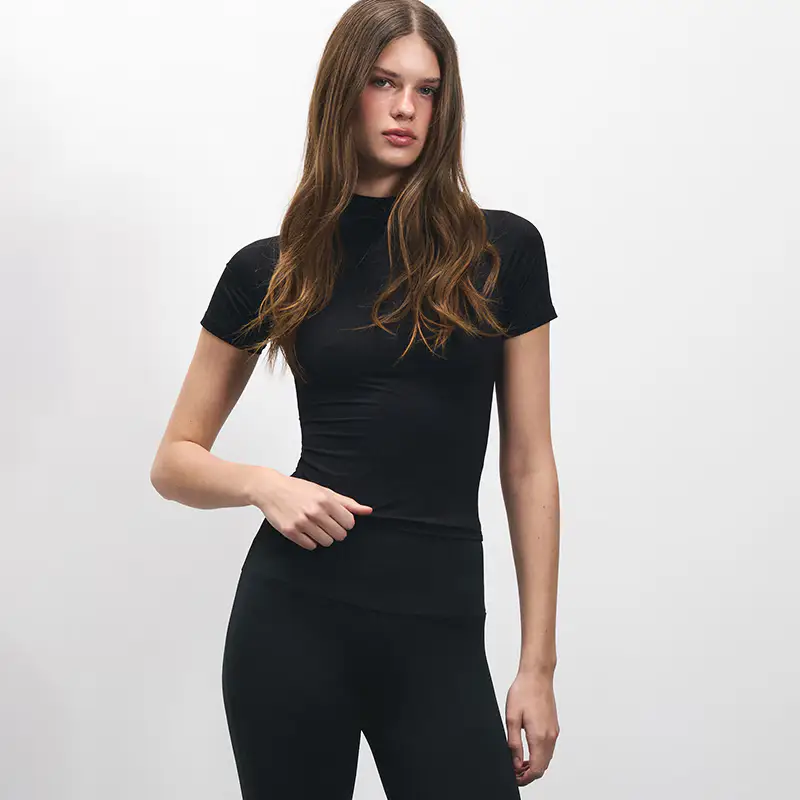 Maglietta con collo alla coreana Basic