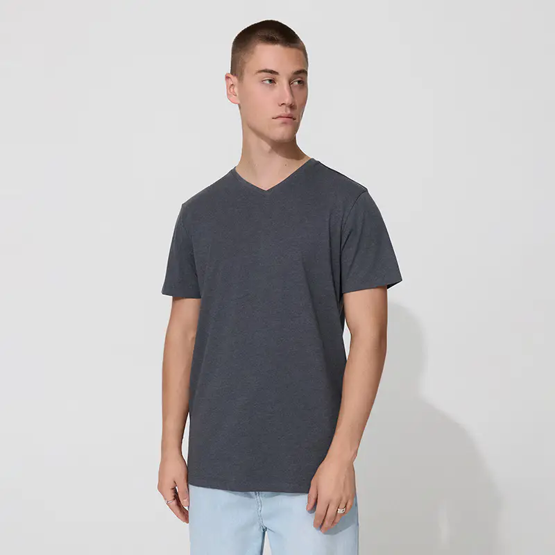 Maglietta con scollo a V