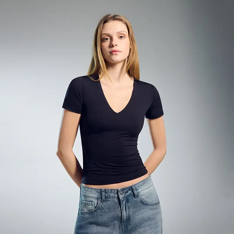 Maglietta con scollo a V