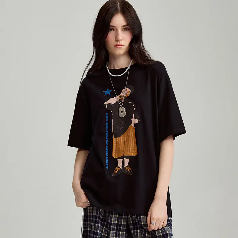 Maglietta con stampa Hit Me Hard and Soft