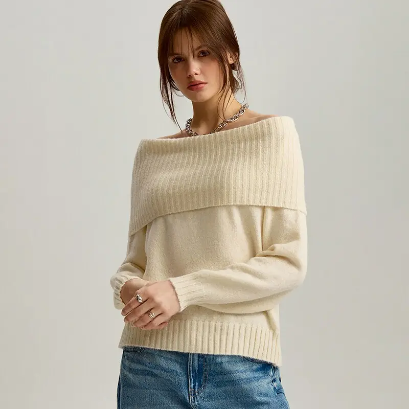 Maglione con spalle scoperte