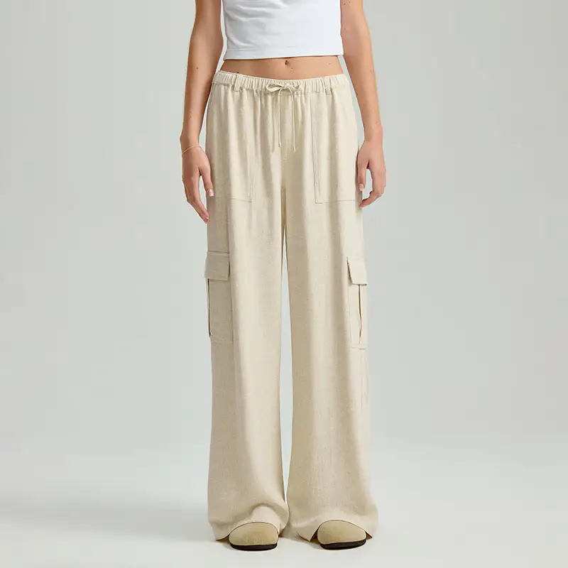 Pantaloni a gamba larga con tasche cargo