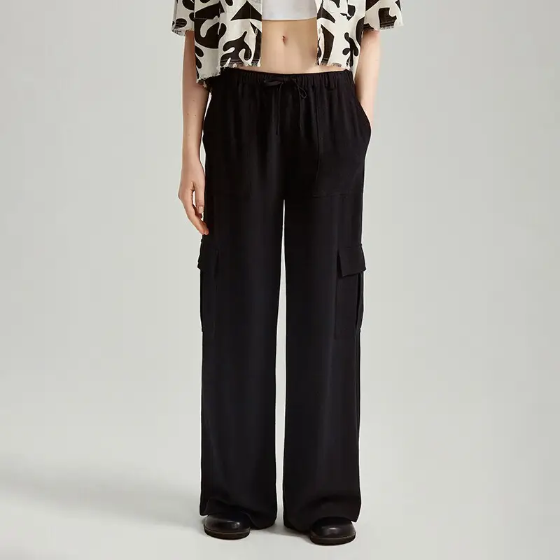 Pantaloni a gamba larga con tasche cargo