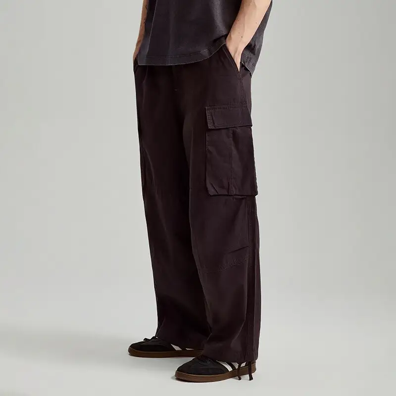 Pantaloni a gamba larga con tasche cargo