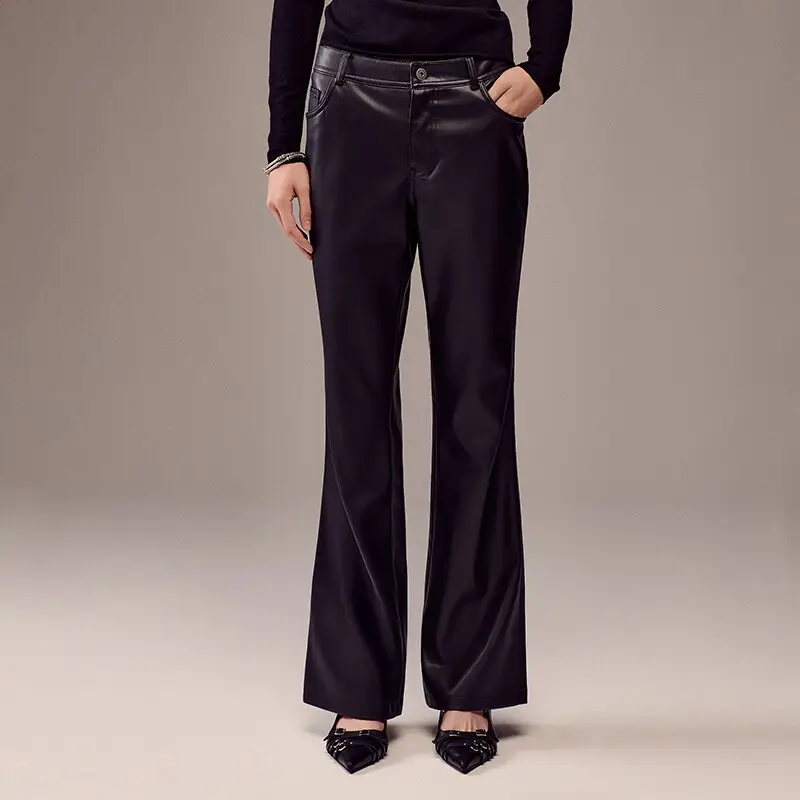 Pantaloni in finta pelle