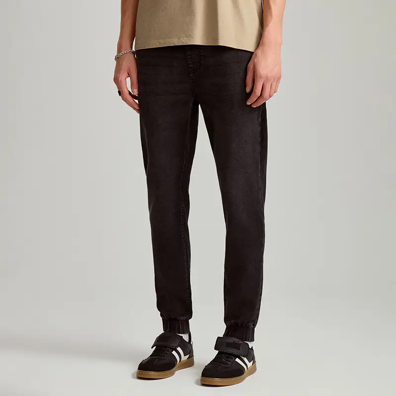 Pantaloni jogger in jeans