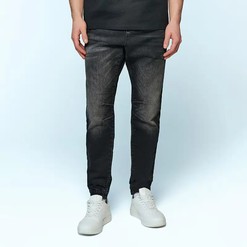 Pantaloni jogger in jeans