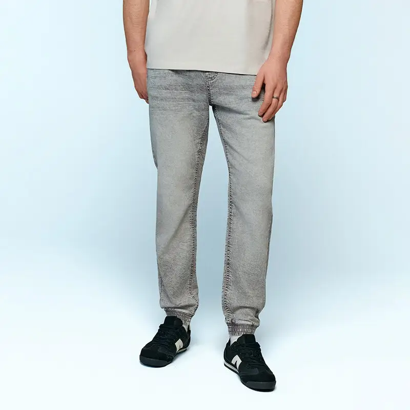 Pantaloni jogger in jeans