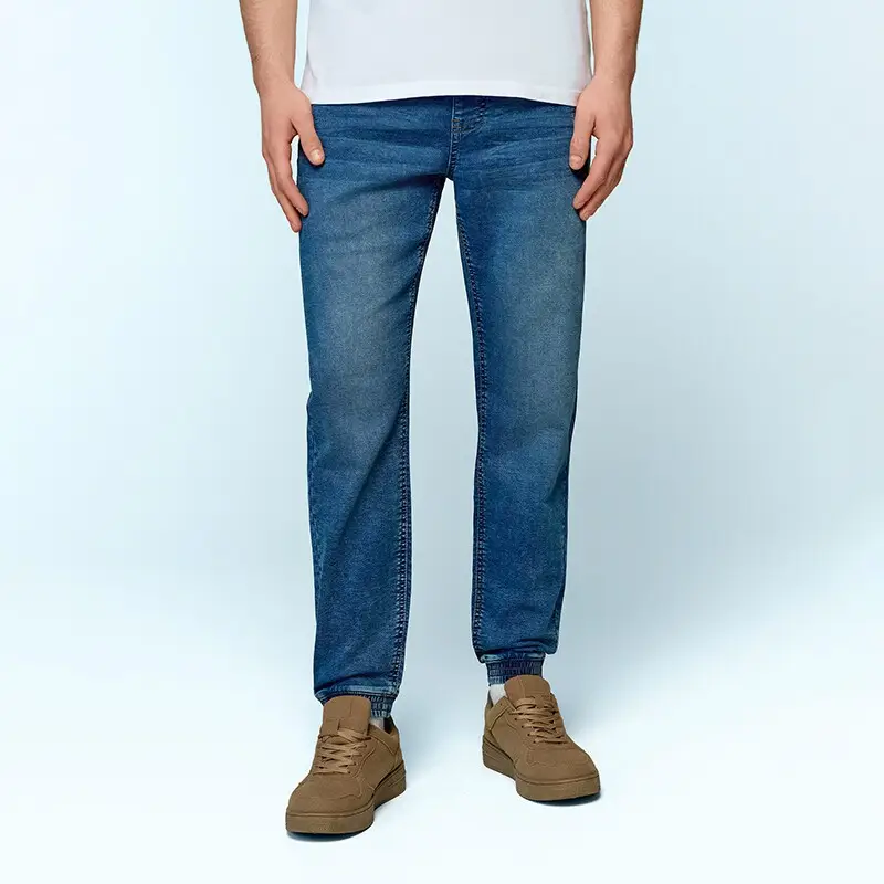 Pantaloni jogger in jeans