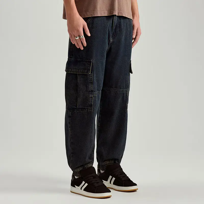 Pantaloni jogger