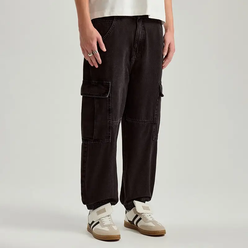 Pantaloni jogger