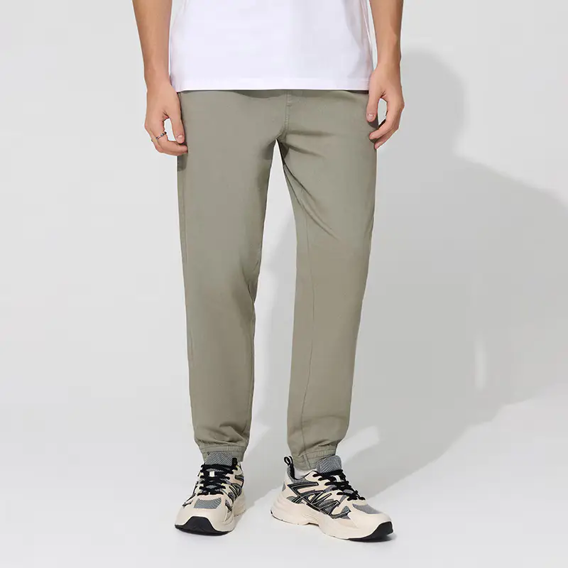 Pantaloni jogger