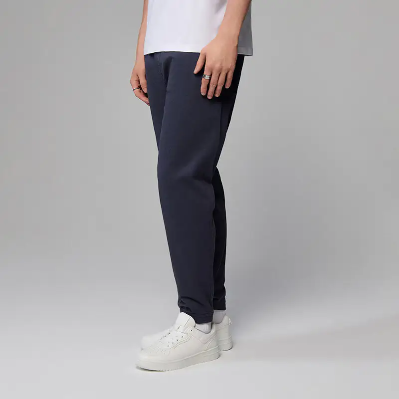 Pantaloni jogger