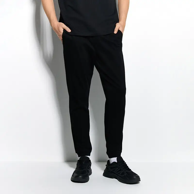 Pantaloni jogger
