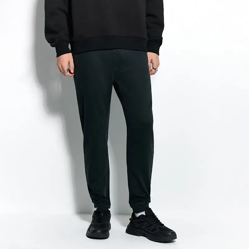Pantaloni jogger