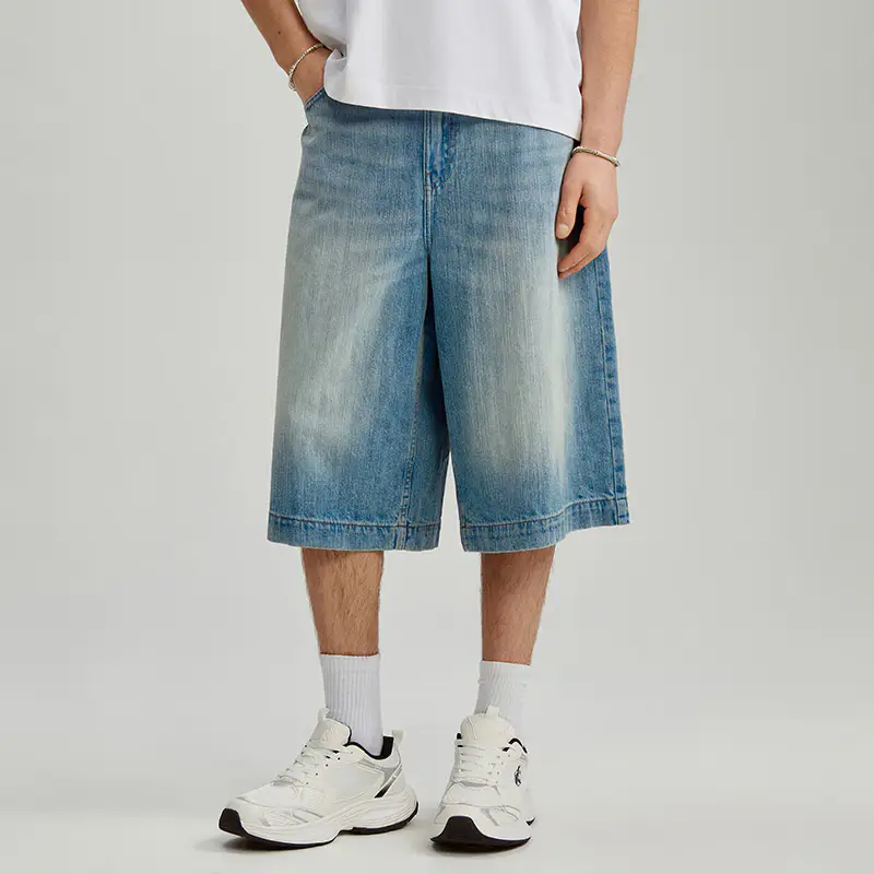 Shorts in jeans con effetto sbiadito