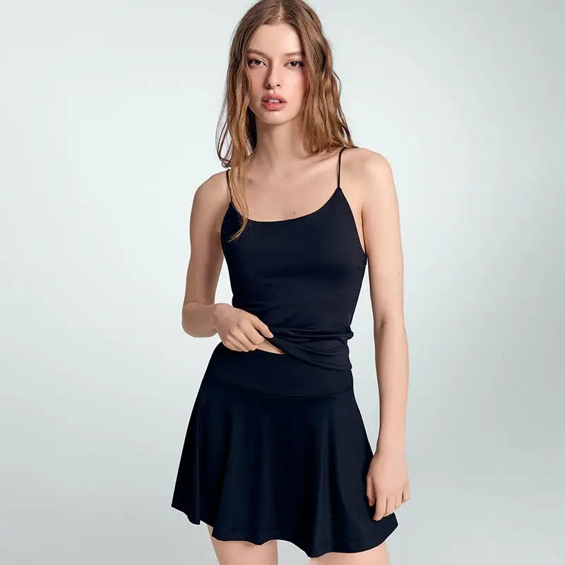 Top con spalline sottili