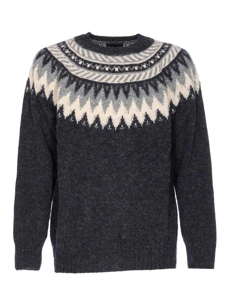 Mago nel maglione di montagna Grigio