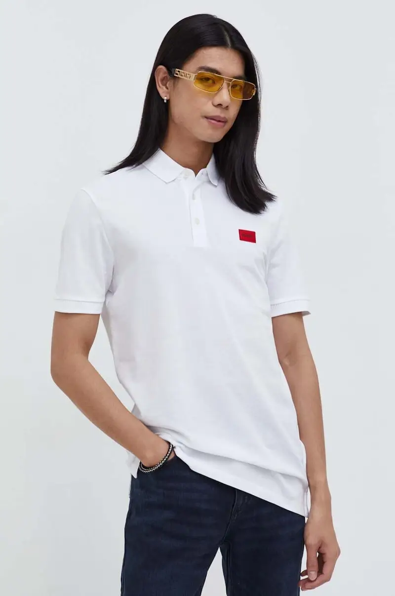 polo in cotone colore bianco con applicazione
