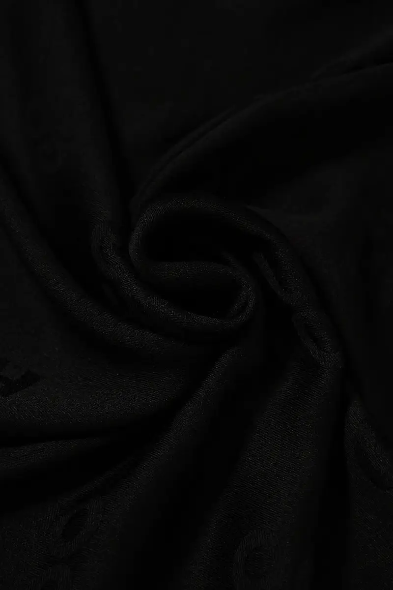 Hugo Sciarpa Nero 120 cm x 120 cm miniatura 2