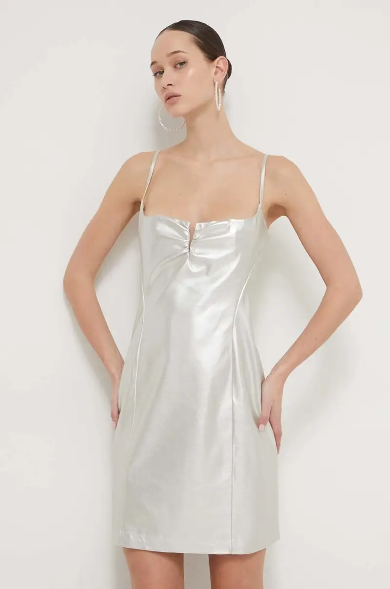 vestito colore argento