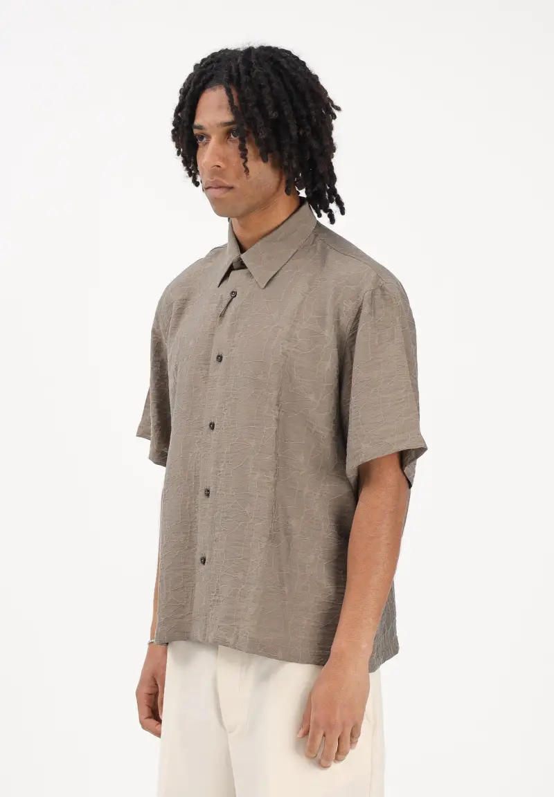 Camicia a manica corta fango da uomo con delicata texture