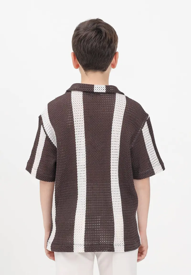 I'M BRIAN Camicia a maniche corte da bambino realizzata in maglia con motivo a righe marroni e panna miniatura 2