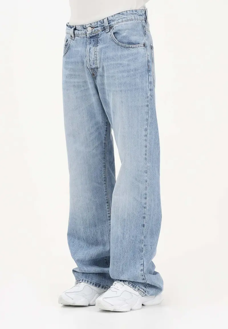 Jeans in denim chiaro da uomo