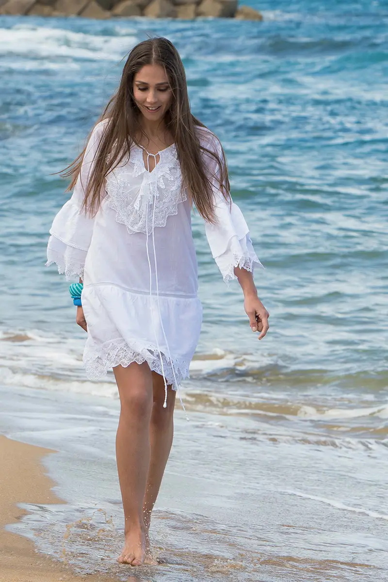 ABITO CON INSERTI IN PIZZO | Colore Bianco |