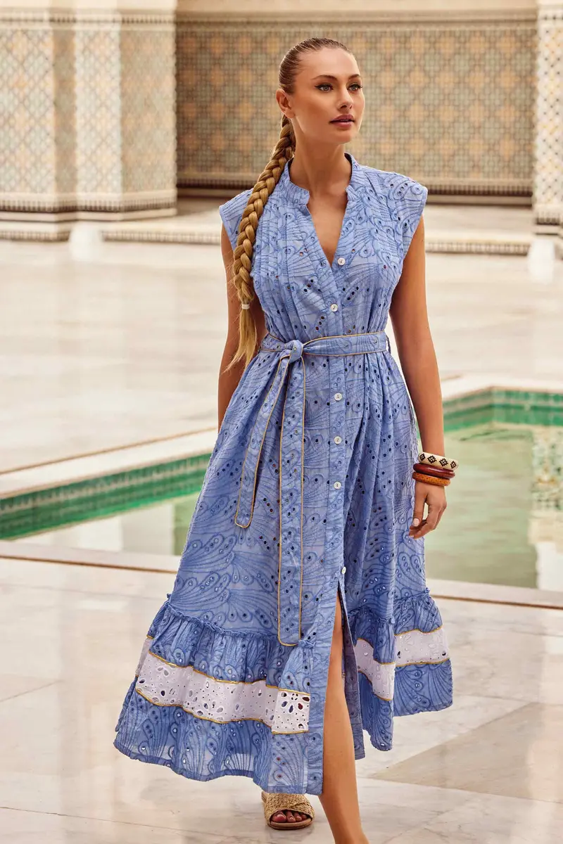 ABITO LUNGO IN PIZZO PREGIATO IRIS | Colore Blue Capri |