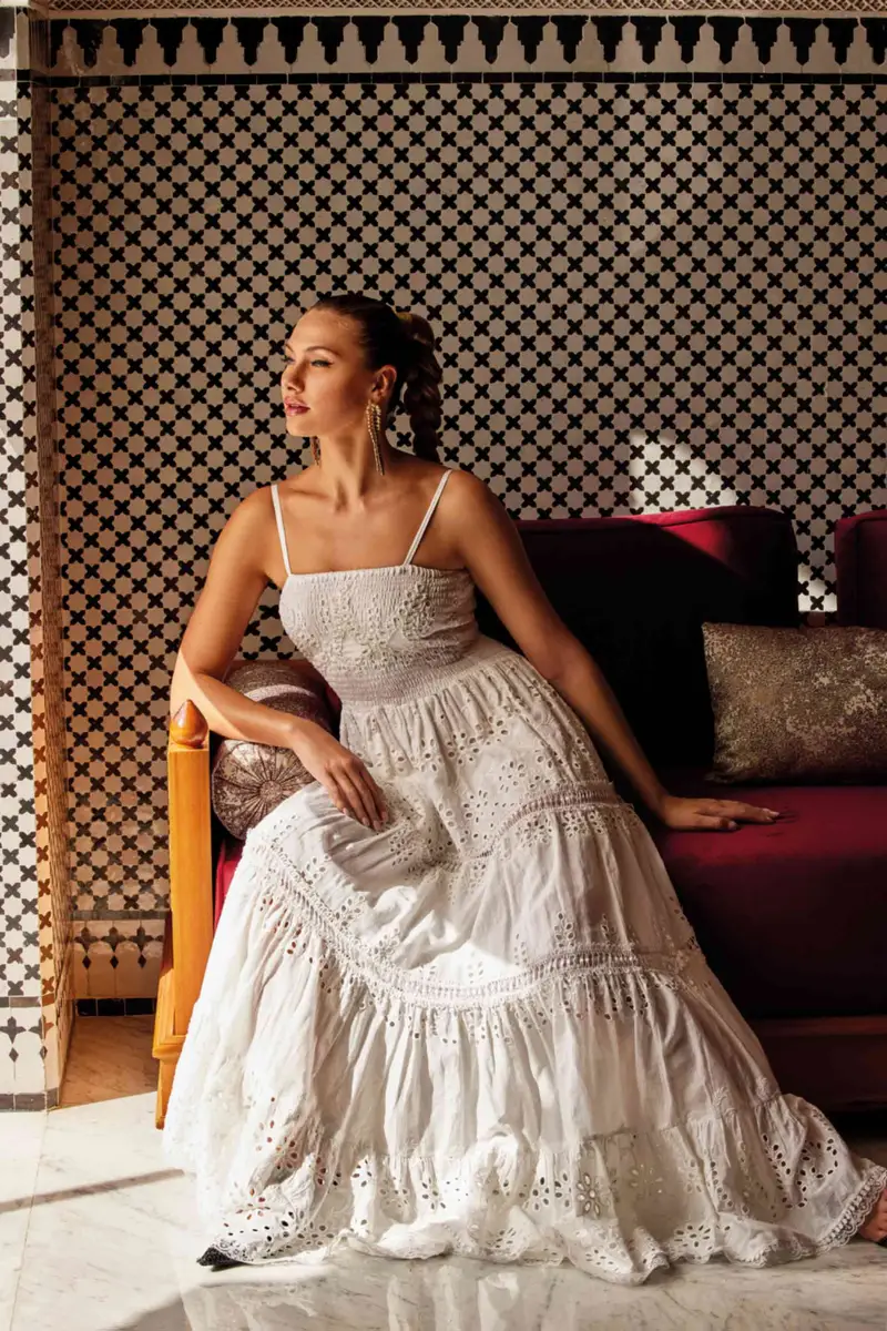 ABITO LUNGO IN PREGIATO PIZZO SANGALLO | Colore Bianco |